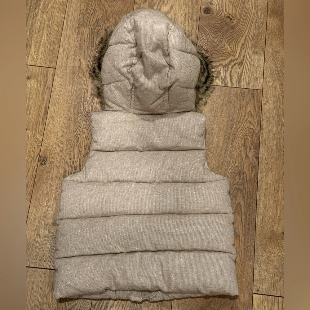 GAP Girls Cream Faux Fur Hooded Vest - Picture 6 of 10